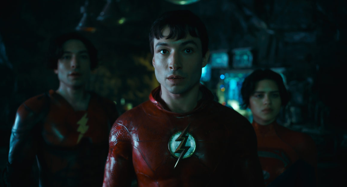 Flash, Flash, Supergirl #DCHeroes